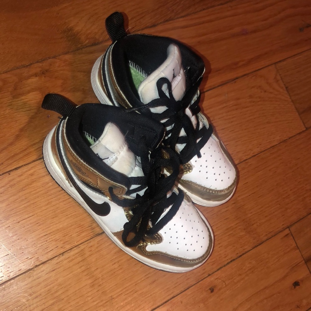 Toddler Gold & White 1’s
